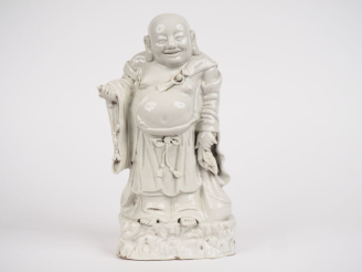 Vente aux enchères Chine, vers 1900,  Sujet en porcelaine blanc de Chine représentant bou