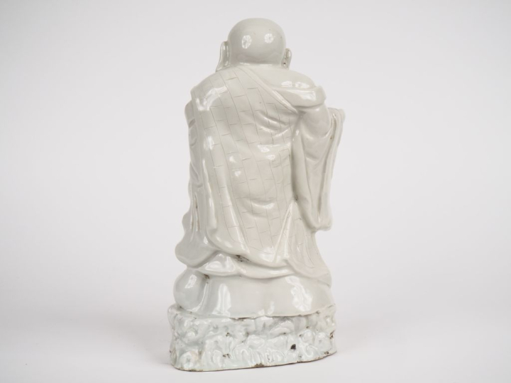 Chine, vers 1900,  Sujet en porcelaine blanc de Chine représentant bou