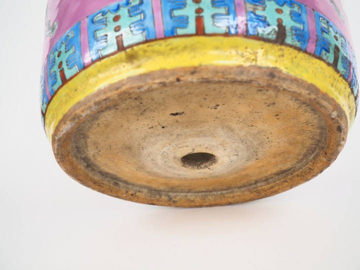 Chine, XIXe siècle,  Jardinière en porcelaine et émaux polychromes, à 