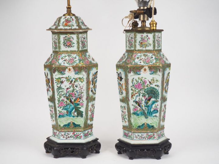 Canton, fin XIXe siècle,  Deux potiches hexagonales à pans coupés en p