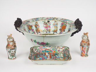Vente aux enchères Bassin en porcelaine et émaux polychromes de Canton style famille rose