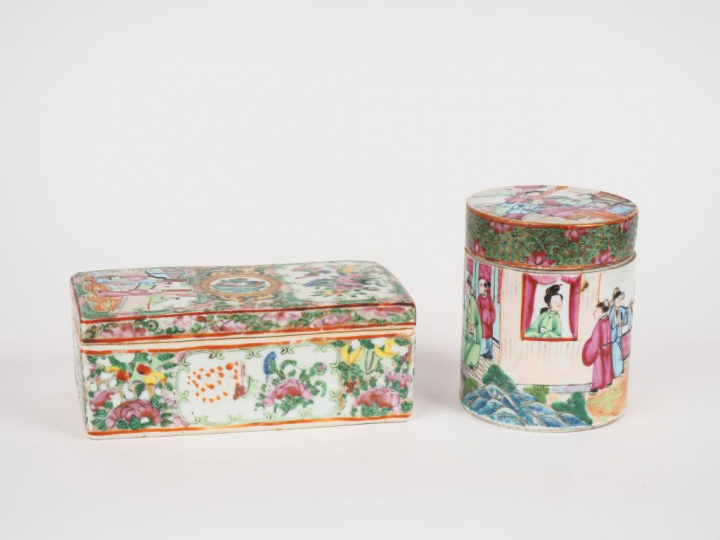 Boîte nécessaire de toilette en porcelaine et émaux polychromes de Can