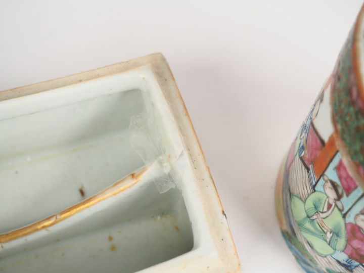 Boîte nécessaire de toilette en porcelaine et émaux polychromes de Can