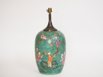 Vente aux enchères Chine, période Guangxu  Pot à gingembre de forme ovoïde en porcelaine 