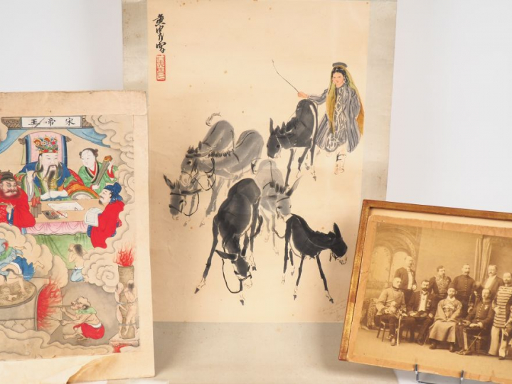 Chine, XXe siècle  Lot comprenant une peinture à l’encre et polychromi
