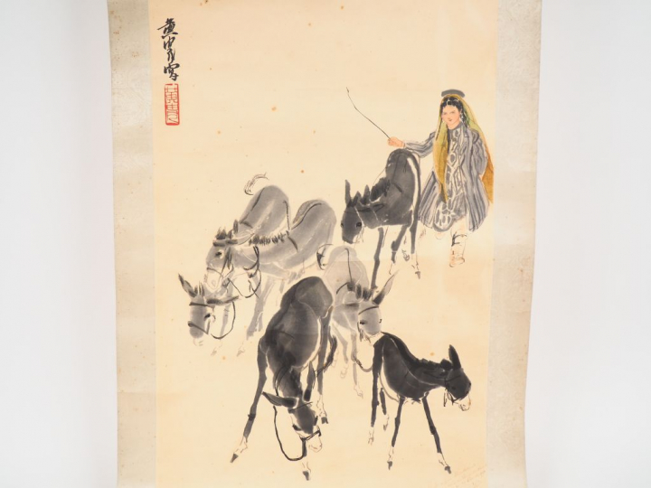 Chine, XXe siècle  Lot comprenant une peinture à l’encre et polychromi