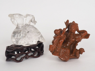 Vente aux enchères Chine XXe siècle,  Deux sujets, dont l’un en cristal de roche représen