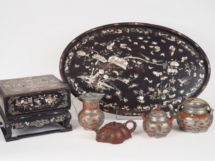 Indochine vers 1920 Service à thé comprenant quatre pièces en grès de 