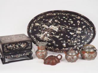 Vente aux enchères Indochine vers 1920 Service à thé comprenant quatre pièces en grès de 