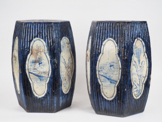 Vente aux enchères Chine, fin XIXe siècle, Paire de tabourets en porcelaine émaillée bleu
