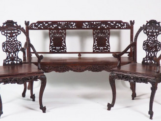 Vente aux enchères Chine pour l’exportation, XXe siècle, Ensemble de mobiliers en bois co