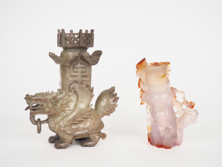 Petrit vase couvert en agate à l'imitation du Bambou. Dragon supportan