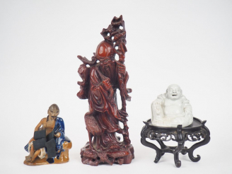 Vente aux enchères Ensemble comprenant: 1 bois sculpté représentant le Zhoulao. 1 blanc d