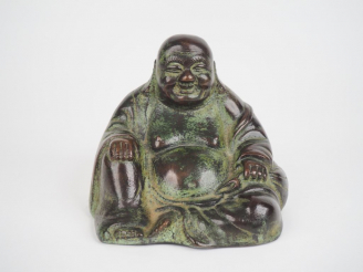Vente aux enchères Chine, vers 1900,  Bouddha milefo en bronze de patine brune et verte. 