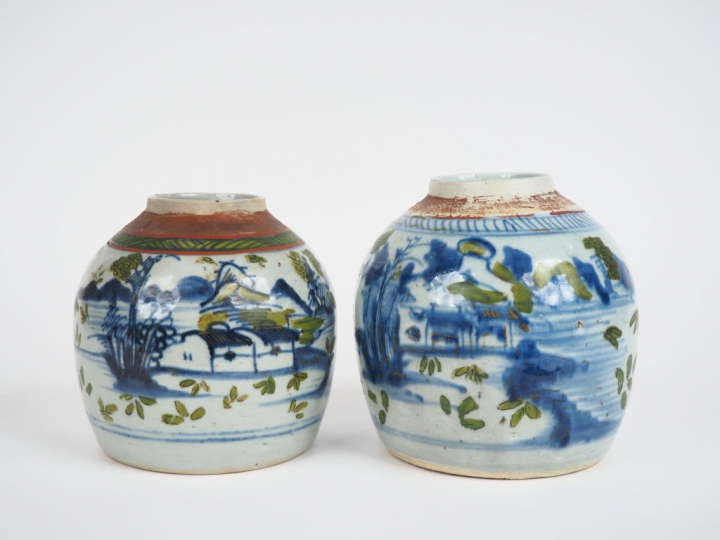 Chine fin XIXe début XXe siècle Deux pots à gingembre à panse globulai