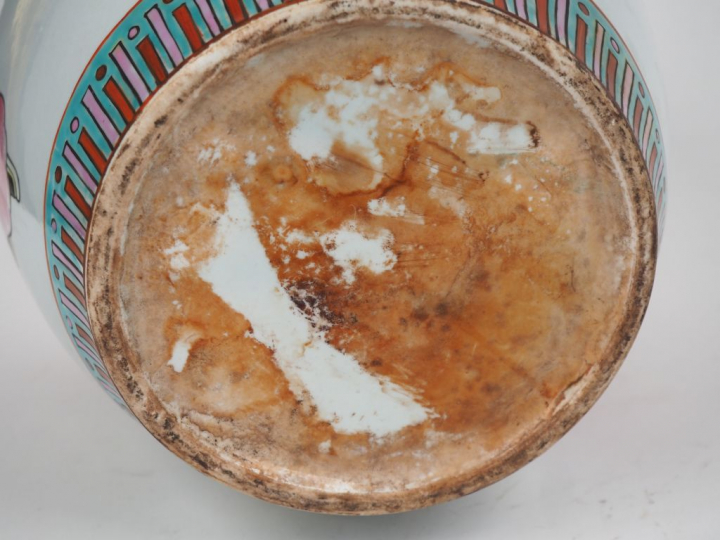 Chine, XXe siècle,  Pot à gingembre couvert à panse ovoïde en porcelai