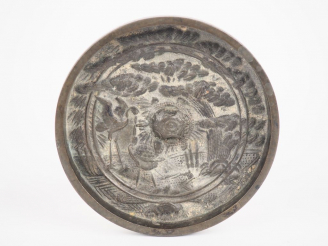 Vente aux enchères Miroir en bronze à décor d'échassier sous des pins de longévité. Chine