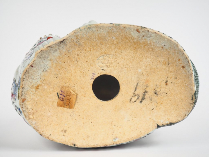 Chine XXe siècle,  Groupe en porcelaine représentant le bouddha milefo