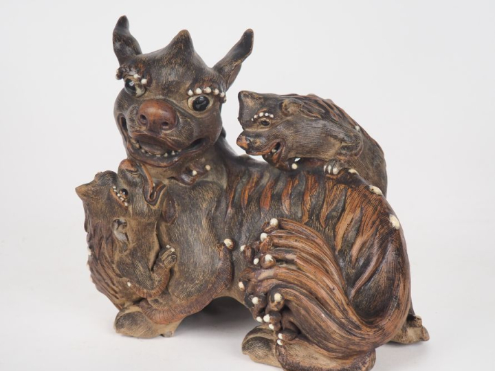 Chine du Sud XXe siècle, Groupe en grès animalier Dim. 17 x 19 x 11 cm