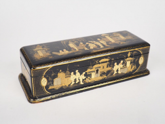 Vente aux enchères Angleterre vers 1880, dans le goût des laques de Canton, Boîte à bijou