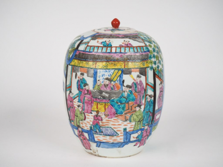 Pot à gingembre en porcelaine et émaux de la famille rose à décor d'un