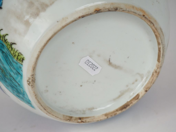 Pot à gingembre en porcelaine et émaux de la famille rose à décor d'un