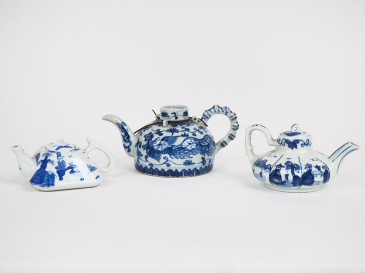 Lot comprenant :  Chine, début XXe siècle,  Théière en porcelaine blan