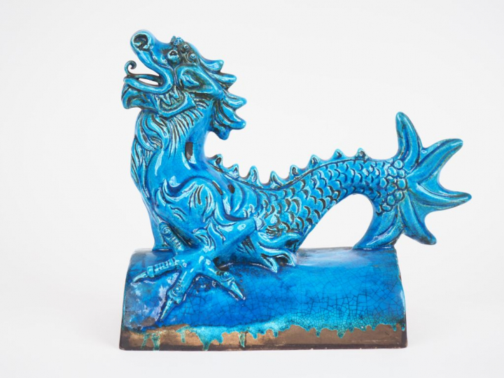 Chine XXe, dans le style des Ming Tuile faitière en céramique émaillée