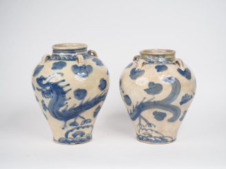 Vente aux enchères Chine, XXe siècle,  Paire de jarres en porcelaine bleu blanc à décor d