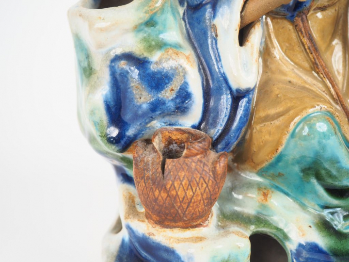 Vietnam, vers 1900 Groupe en céramique émaillée vert bleu et ocre repr