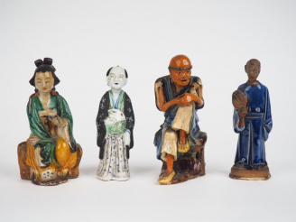 Vente aux enchères Chine du Sud, Vietnam, Japon  Ensemble comprenant quatre statuettes en