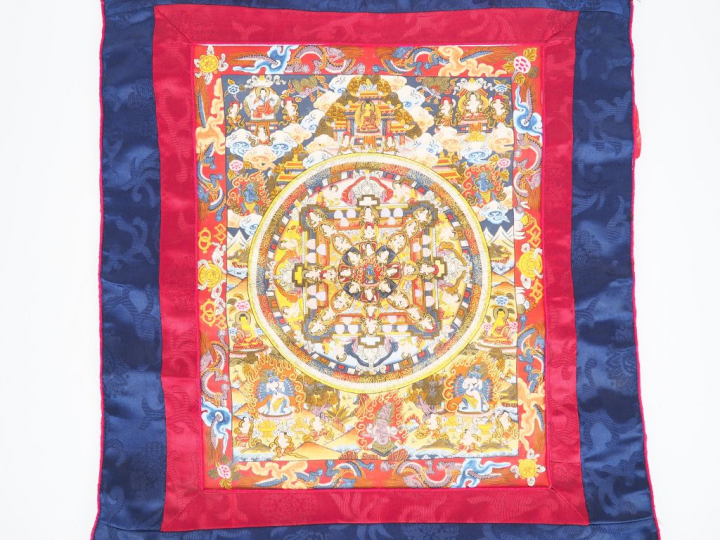 Tangka Tibétain à décor de divinités. Tibet Xxème siècle. Dim. 63,5 x 