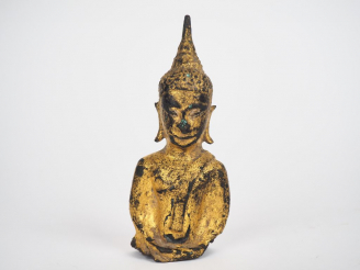 Vente aux enchères Ayutthaya, XVIIe siècle,  Petit sujet en bronze laqué et doré, représe
