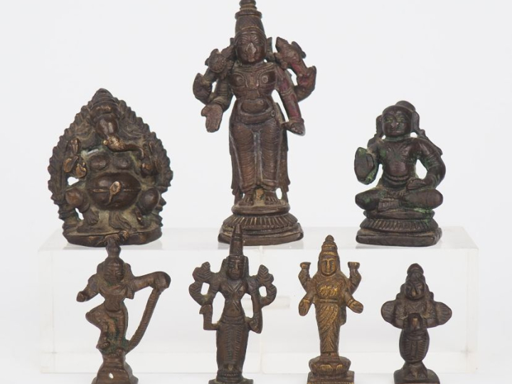 Inde, XVIIIe siècle, Ensemble de sept bronzes miniatures représentant 