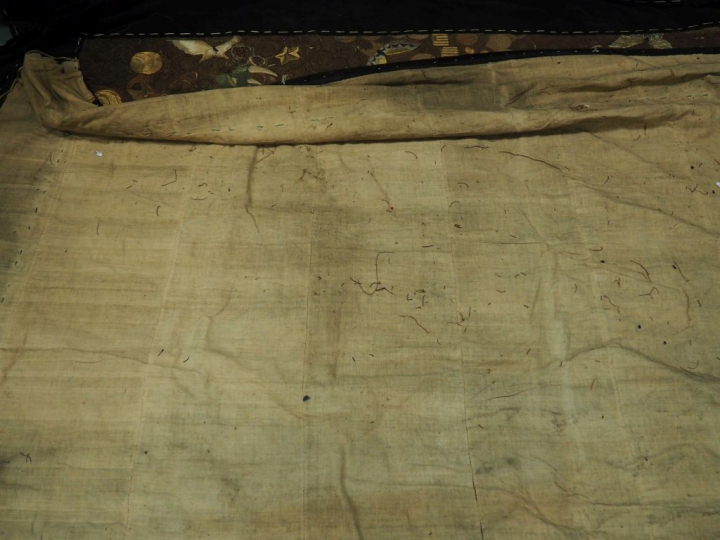 Japon, fin de la période Meiji Important panneau en lin brun rouge bro