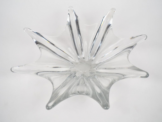 Vente aux enchères BACCARAT. Coupe à fruits en cristal. Signée. Dim. 9 x 36 cm.