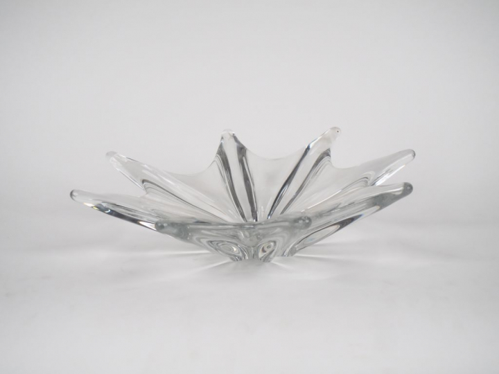 BACCARAT. Coupe à fruits en cristal. Signée. Dim. 9 x 36 cm.