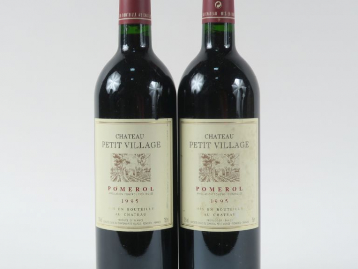 2 BOUTEILLES CHÂTEAU PETIT VILLAGE POMEROL - 1995
