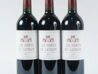 Vente aux enchères 3 BOUTEILLES LES FORTS DE LATOUR PAUILLAC - 2001