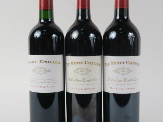 Vente aux enchères 3 BOUTEILLES SOCIÉTÉ CIVILE DU CHÂTEAU CHEVAL BLANC 2006 : 2 LE PETIT 