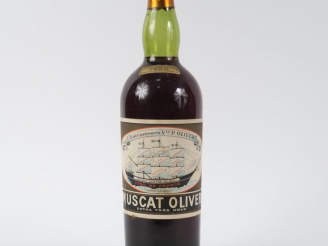Vente aux enchères 1 VIEILLE BOUTEILLE (1 L) MUSCAT OLIVER 'EXTRA TRÈS DOUX' - 1928