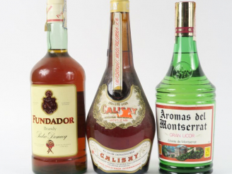 Vente aux enchères 3 BOUTEILLES LIQUEURS ESPAGNOLES : 1 AROMAS DEL MONTSERRAT - 1 BRANDY 