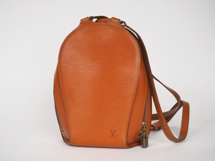 Louis VUITTON  Sac à dos, modèle Mabillon en cuir épi camel. Fermeture
