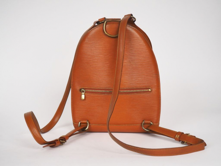 Louis VUITTON  Sac à dos, modèle Mabillon en cuir épi camel. Fermeture