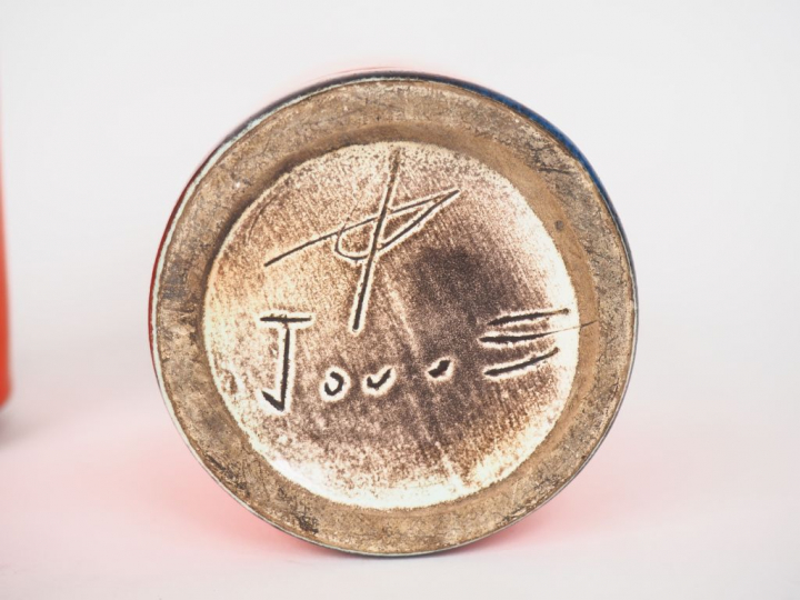 Georges JOUVE. Boîte cylindrique en céramique craquelée orange et noir