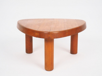 Vente aux enchères Pierre CHAPO (1927-1987). Table basse modèle T23 en orme.  H. 33 cm. (