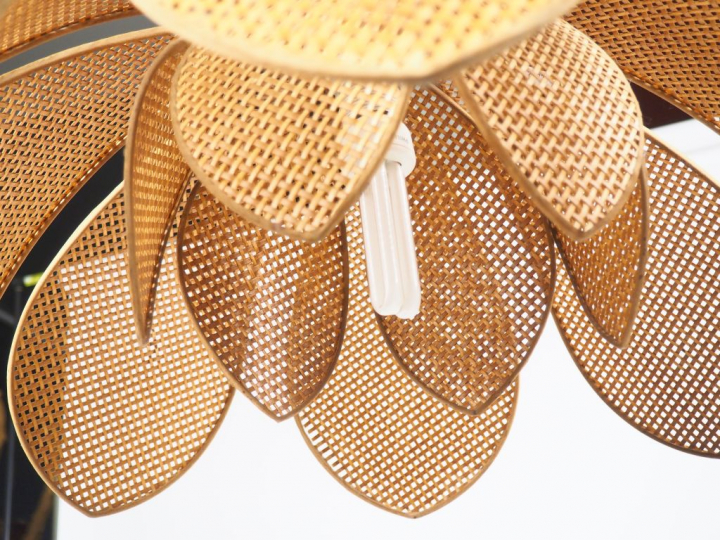 Suspension contemporaine et une paire d'appliques assorties en cannage