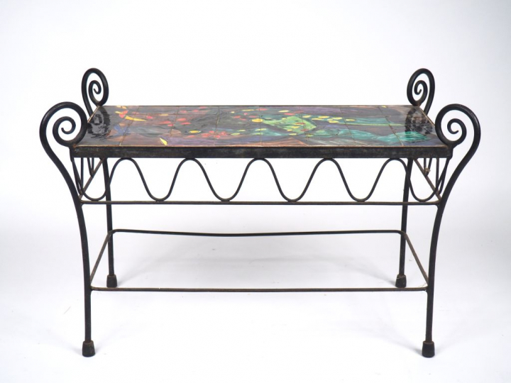 Fernand ROUX. Table basse en fer forgé et céramique polychrome à décor