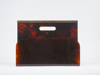 Vente aux enchères Porte-revue 1970 en composition à l'imitation de l'écaille brune. Dim.