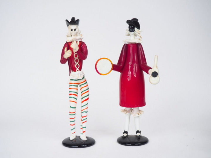 Paire de sujets en verre polychrome de Murano, "Personnages du carnava